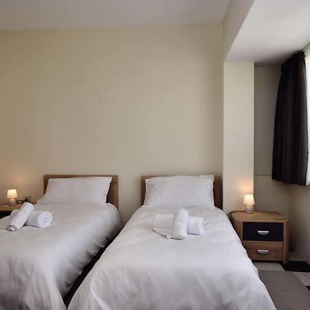 2 Bedroom, Bright & Central Top Floor Apartment - 5 Msida Bagian luar foto